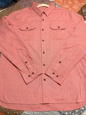 prAna Men’s Organic Cotton Burnt Coral Herringbone Button Up Shirt Large Outdoor